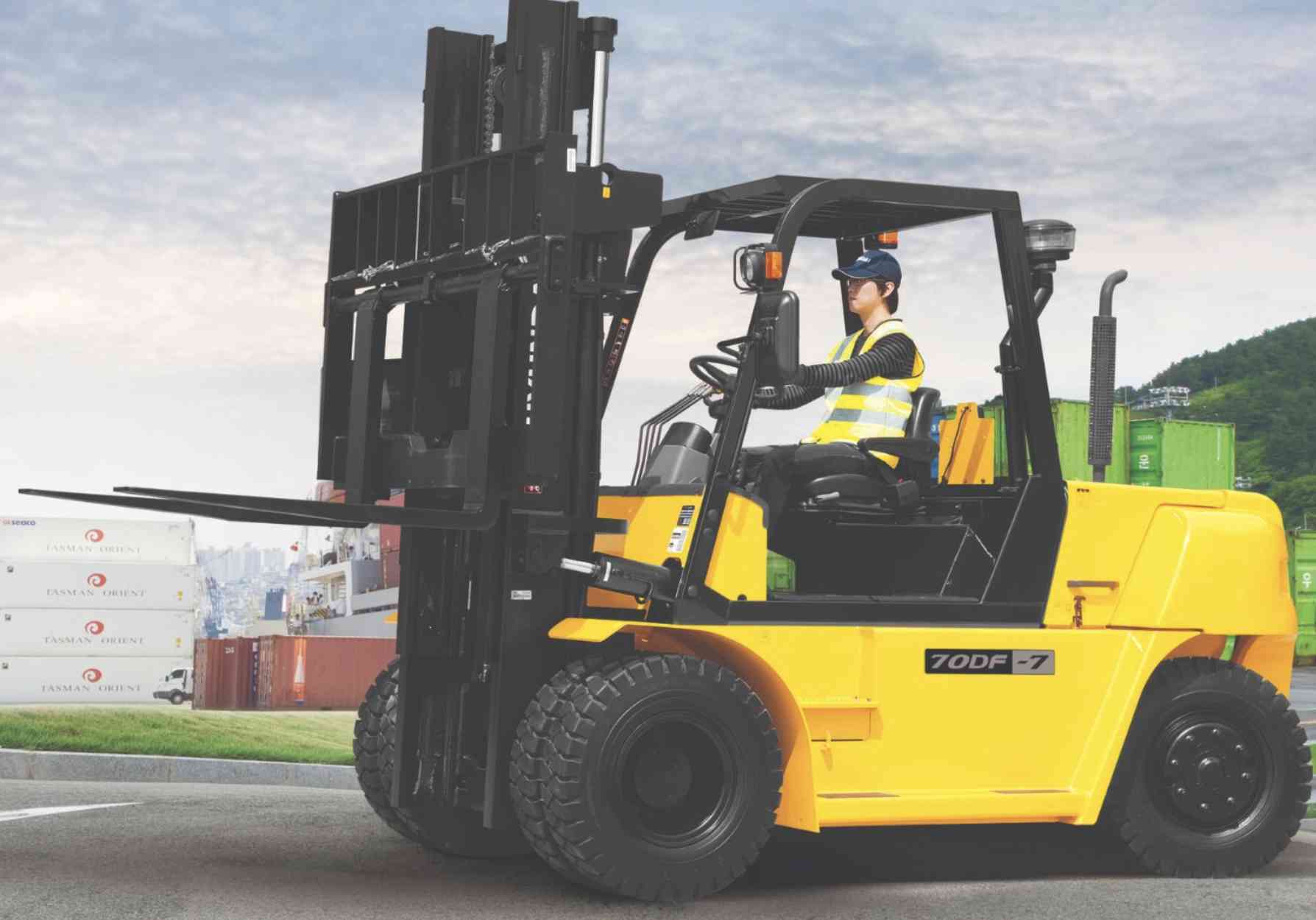 Дизельный погрузчик Hyundai 70DF-7