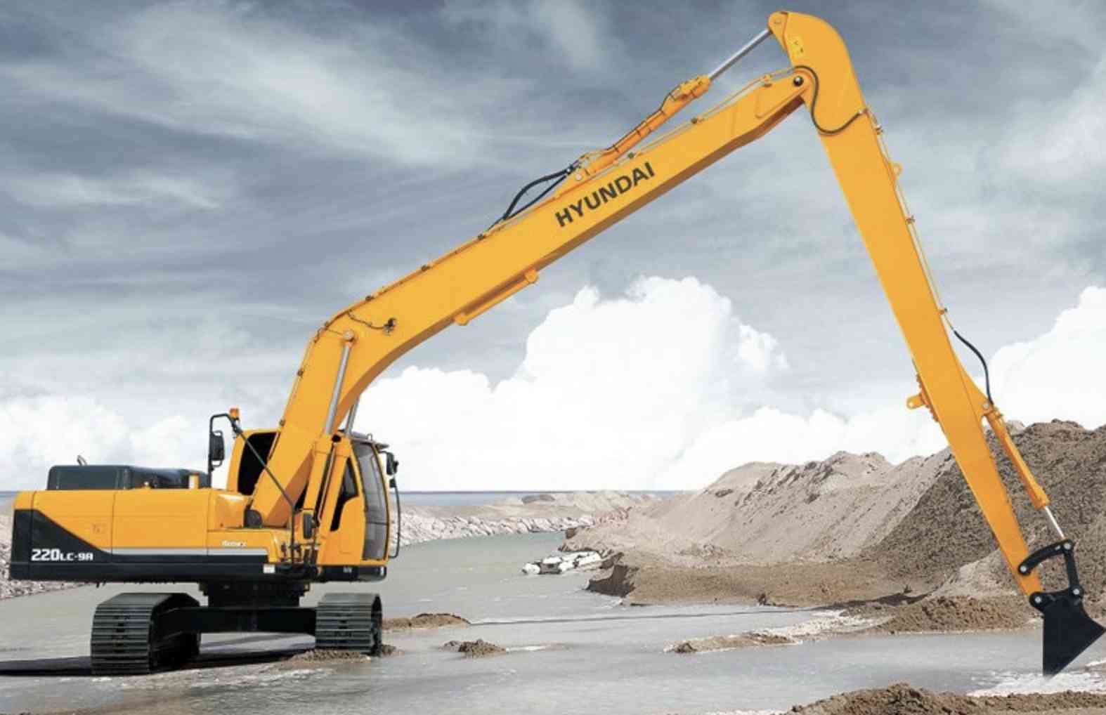 Гусеничный экскаватор Hyundai R220LC-9S LONG REACH